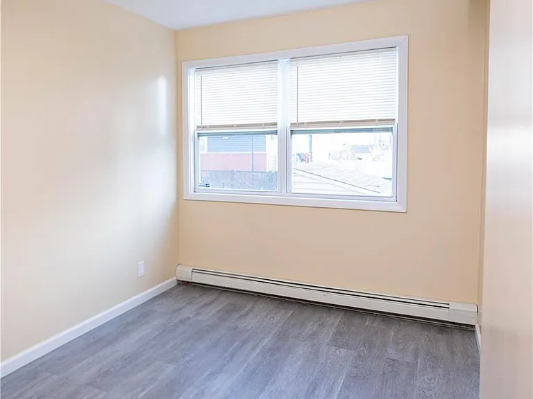 1146 Essex St #1 — Photo 5