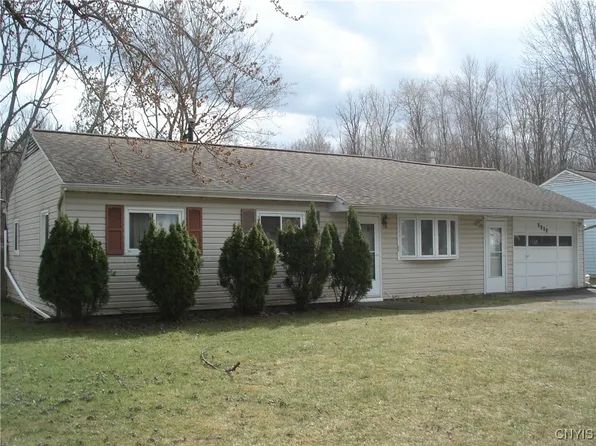 7912 Eisenhower Blvd, Bridgeport, NY 13030