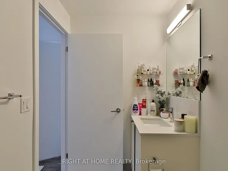 1612 Charles St #428 — Photo 14