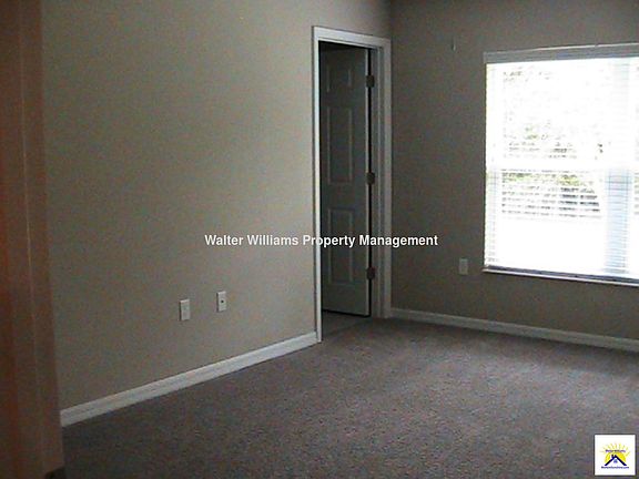 5th image of 107 Fieldstone Ln #B