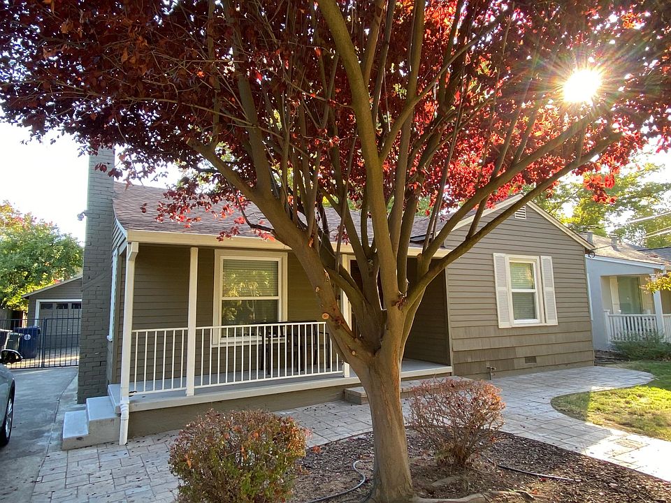 Front of house, nice front porch