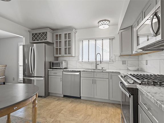 5th image of 11855 Rollingsford Dr