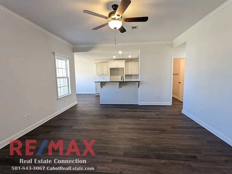 311 Dogwood St — Photo 3
