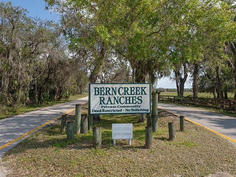 1950 Bern Creek Loop — Photo 5
