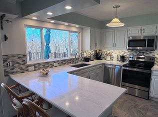 1060 Greenland Cir, South Charleston, WV 25309