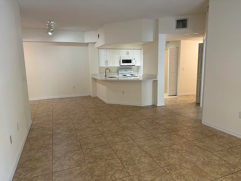 3020 Alcazar Pl #303 — Photo 11