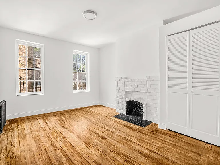 7 Morton St #10 — Photo 2