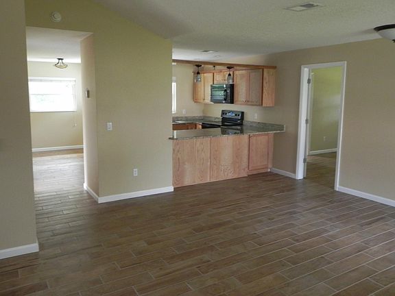 5th image of 4 Flint Hill Ln