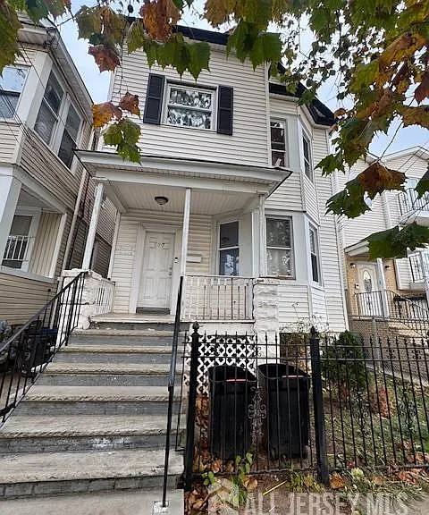 537 S Park St — Photo 1