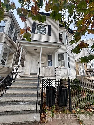 537 S Park St Photo 1