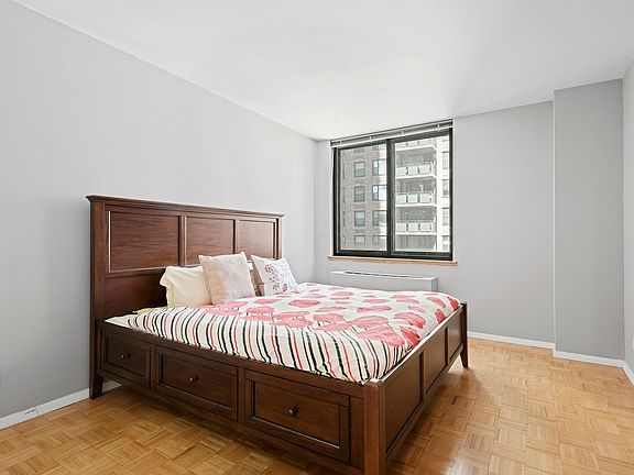 5th image of 250 E 40th St APT 7E