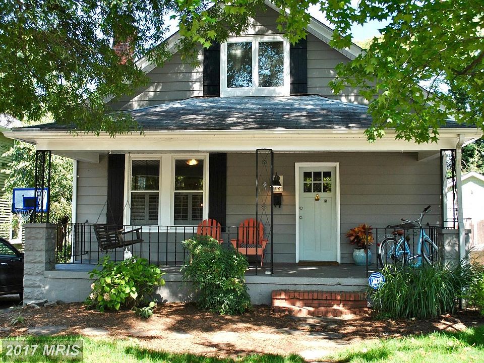 Welcome to charming 22 Munroe Ct.