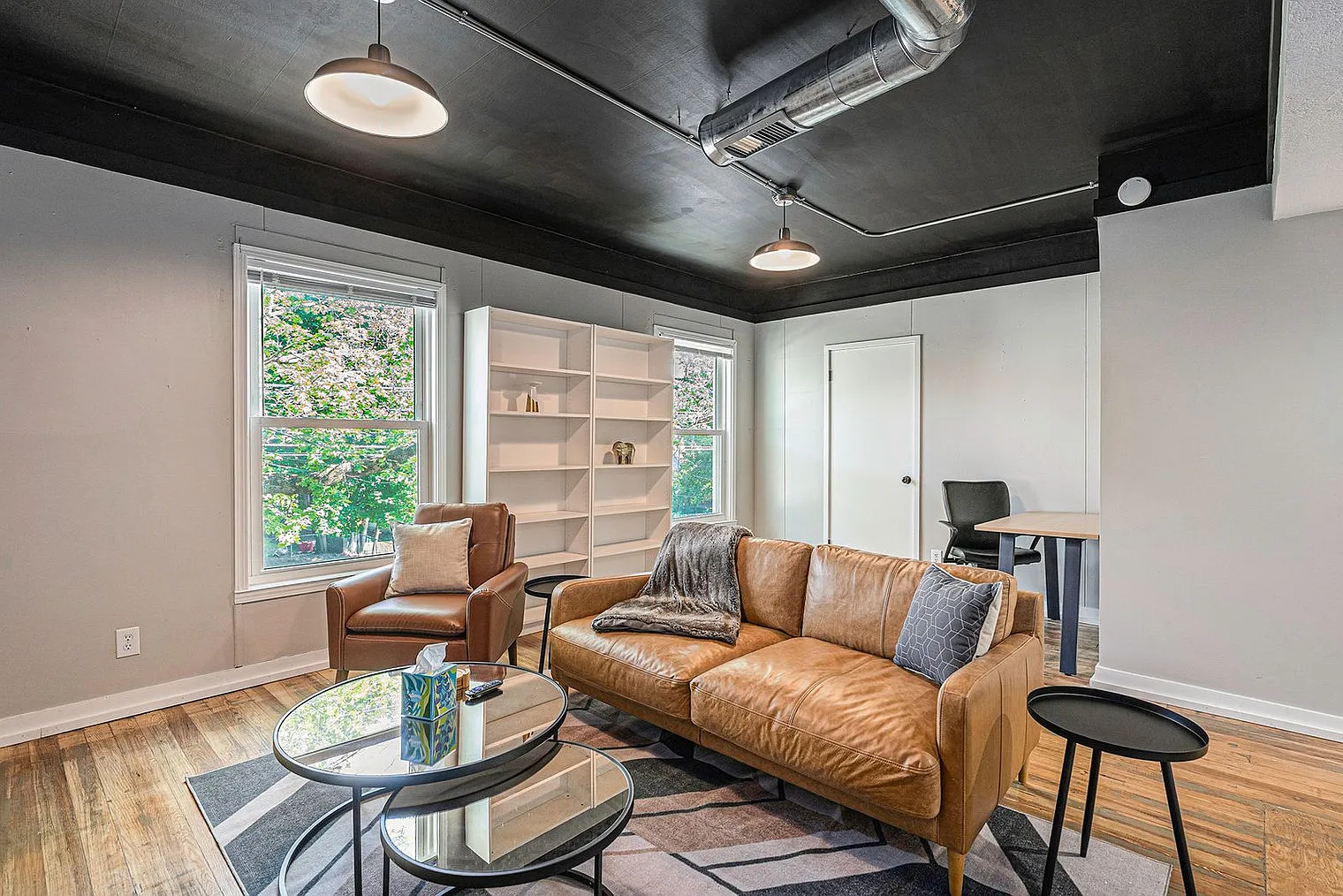 2 bed, 1.0 bath, 893 sqft, $2,886 — Photo 1