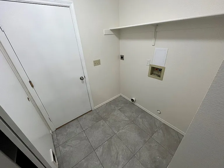 1621 Ash Ave — Photo 18