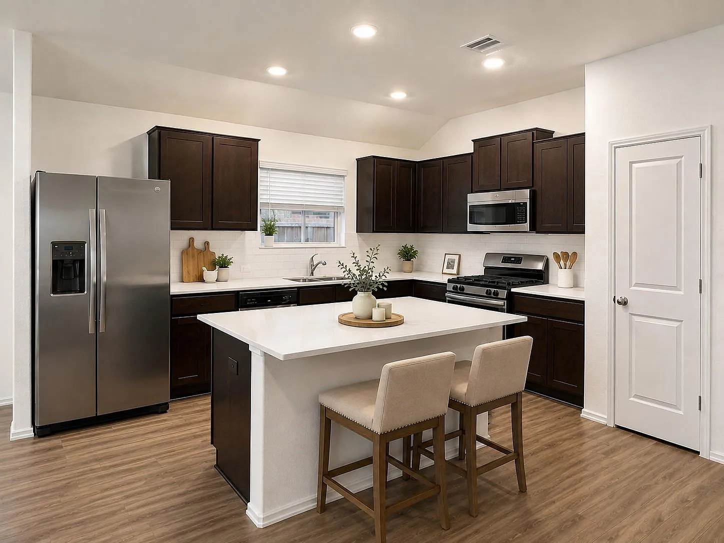 4 bed, 2.0 bath, 1935 sqft, $2,300 — Photo 3