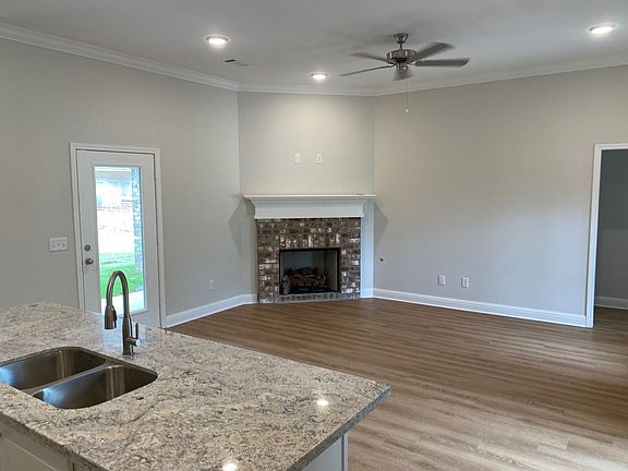 4th image of 568 Silver Hill Dr
