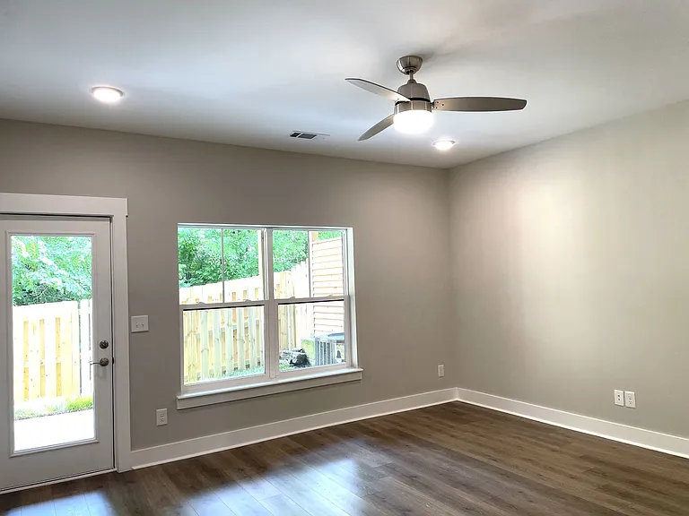 224 Stonecrest Cir — Photo 11