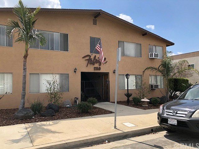 2nd image of 250 E Badillo St