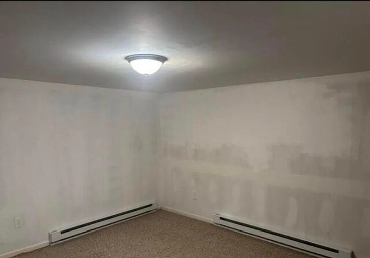 3 bed, 2160 sqft, $2,250 — Photo 2