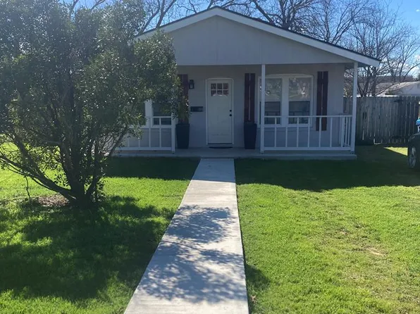 929 Barnett St, Kerrville, TX 78028