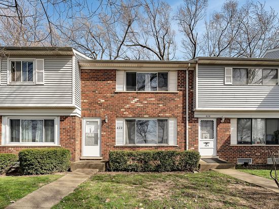 423 Greentree Ln, Bolingbrook, IL 60440