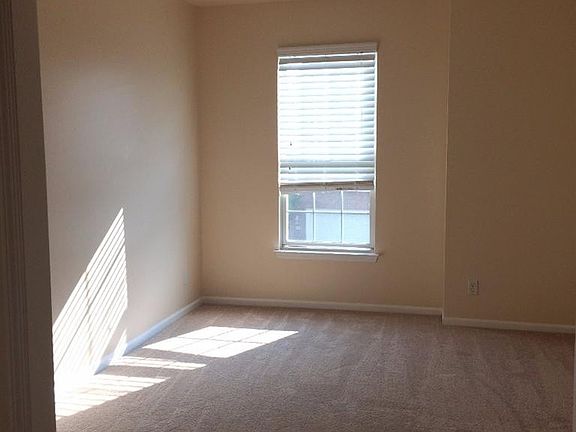 5th image of 2142 Arcadia Dr