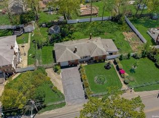 395 Blue Point Rd, Farmingville, NY 11738