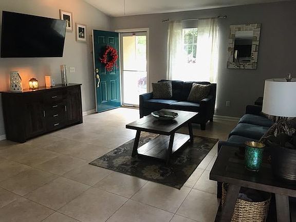 3rd image of 7210 Oakwood Dr