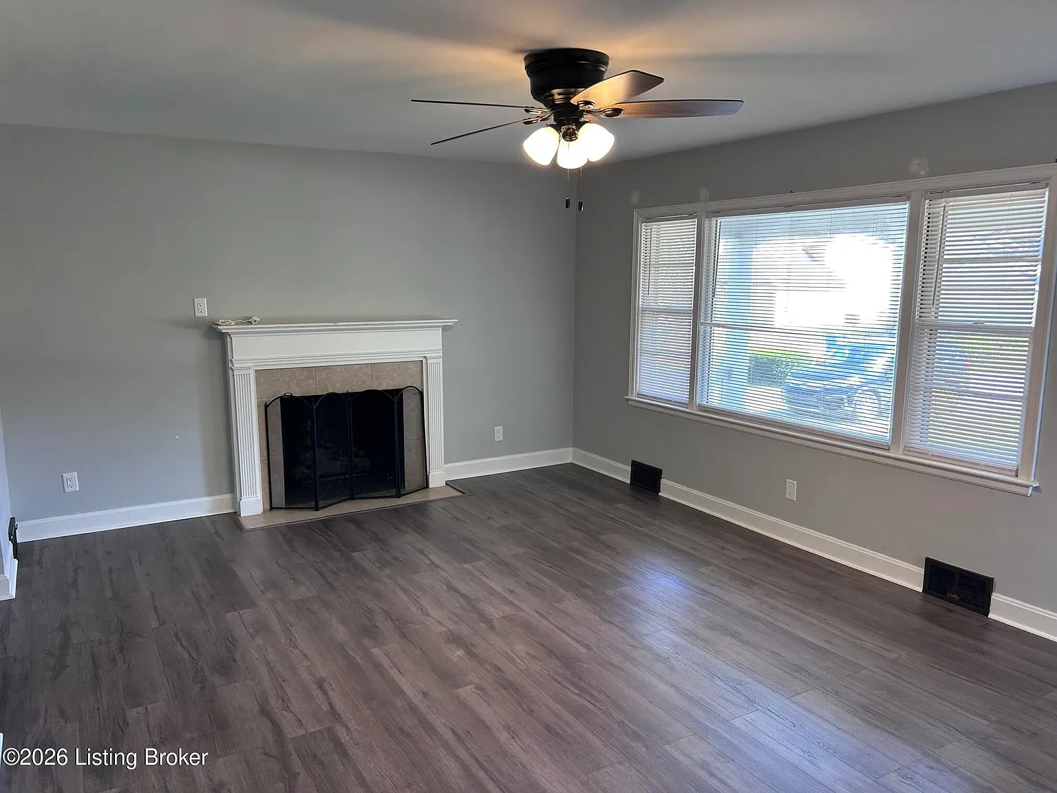 3 bed, 2.0 bath, 1768 sqft, $2,400 — Photo 4