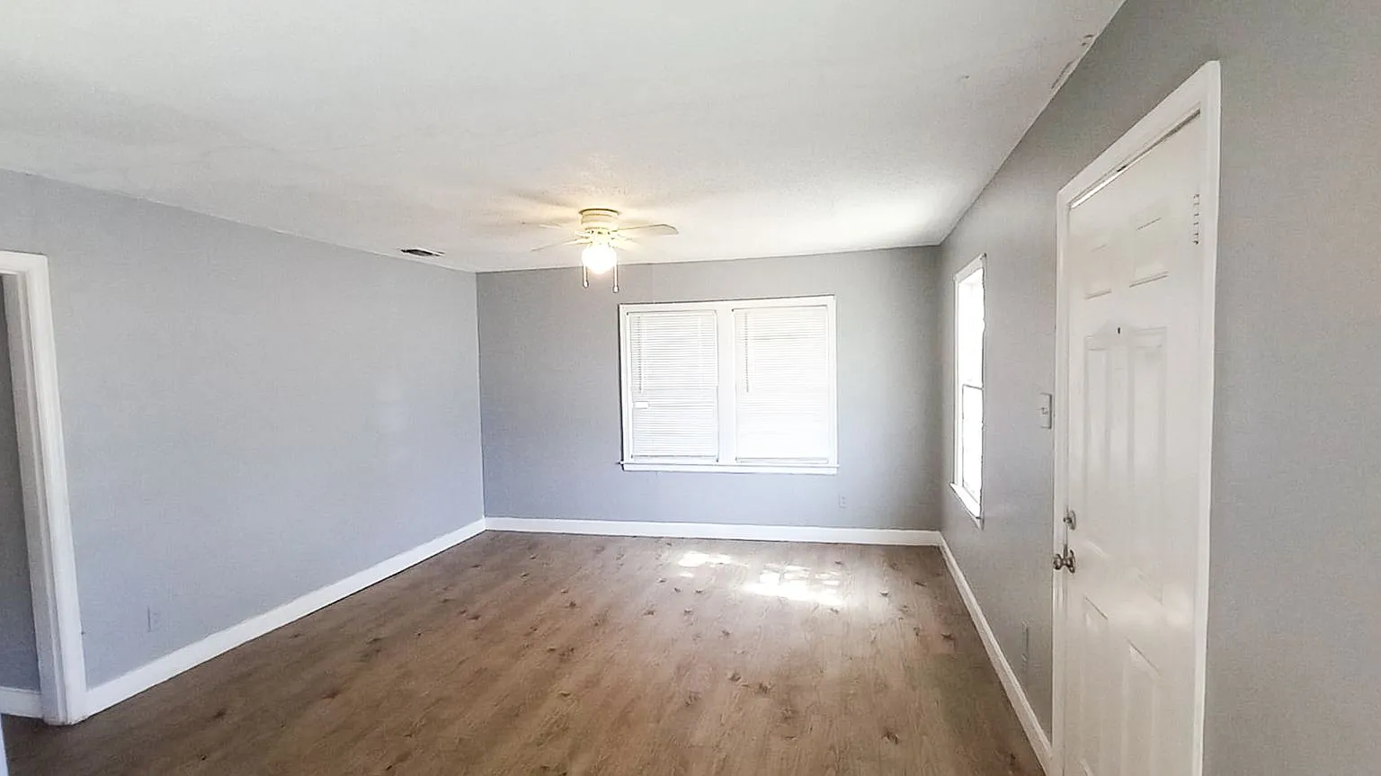 Handyman Special $0 First Month's Rent / "You Fix, You Save Big!! — Photo 3