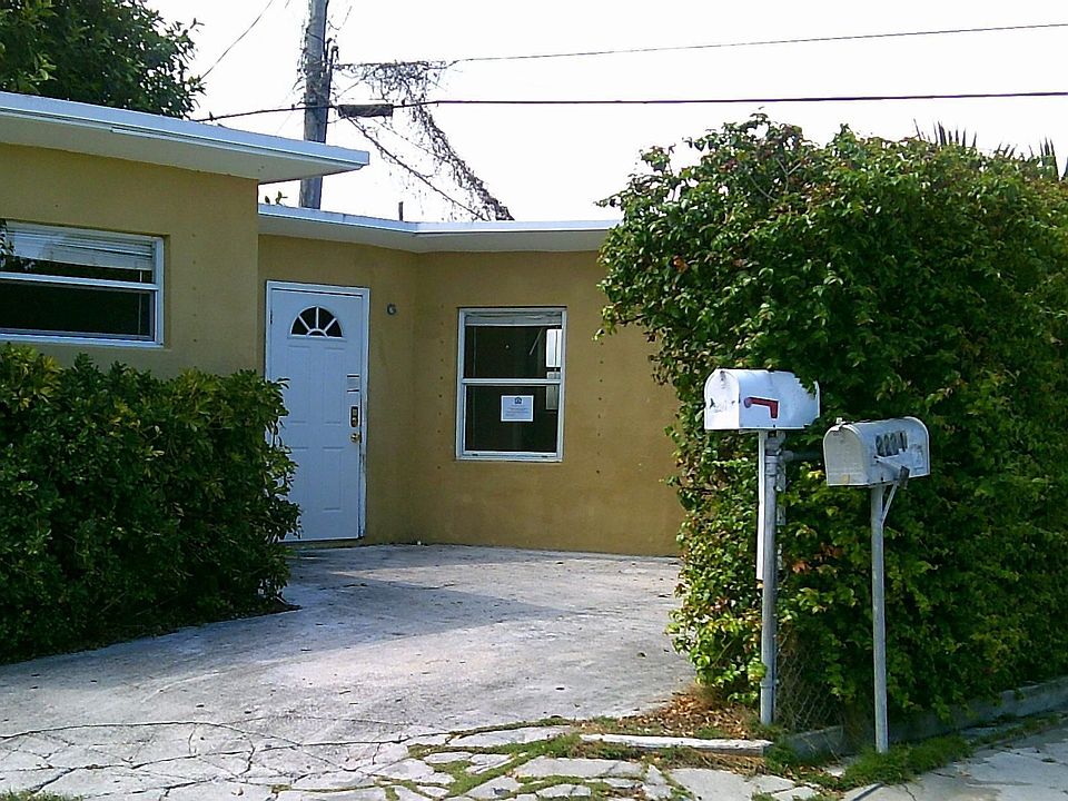 1st image of 2211 NE 135th Ln