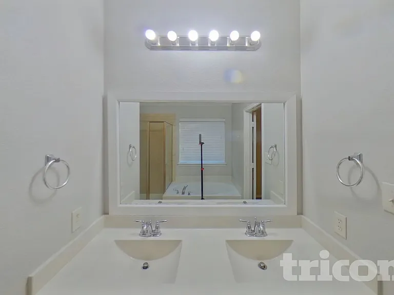 1812 Fairbanks Dr — Photo 9