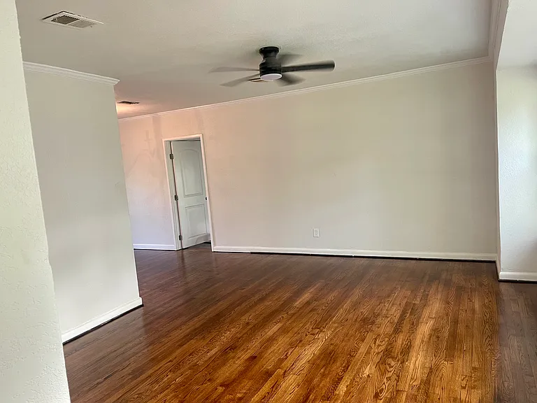 10513 Aledo Dr — Photo 2