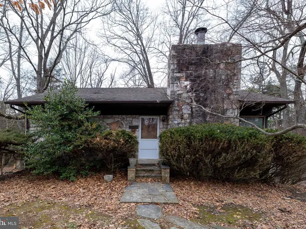 110 S Lawyer Dr, Stanley, VA 22851