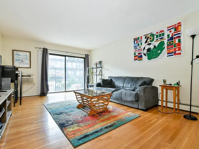 11 Linda Ln #10 — Photo 2
