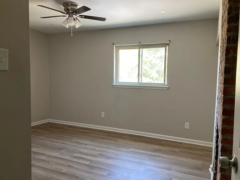 2BR/1BA Townhouse in Central Northside! September 1 Move in! — Photo 12