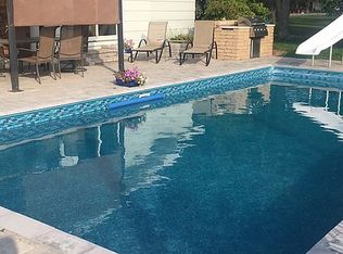 411 Hemlock Ln, Crown Point, IN 46307