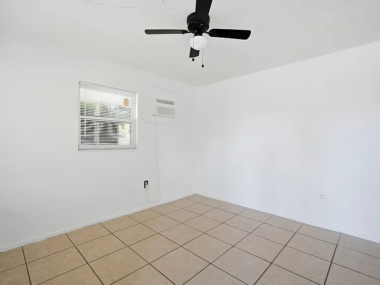 5801 11th Street Ct E — Photo 5