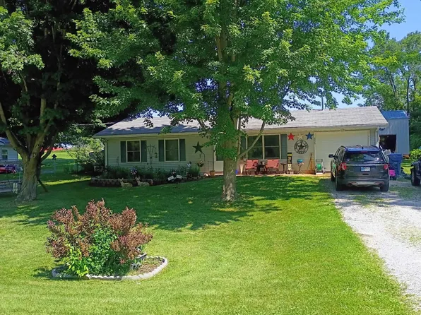 555 E Wendell Jacob Ave, Angola, IN 46703