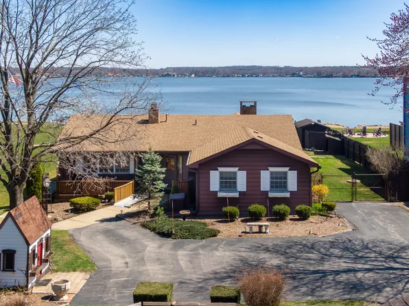 38213 N Bolton Pl, Antioch, IL 60002