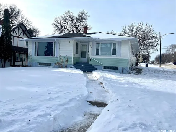 596 1st AVENUE NE, Swift Current, SK S9H 2B7