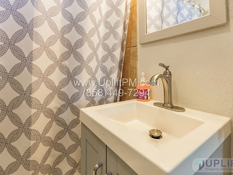 4829 Castle Ave — Photo 22