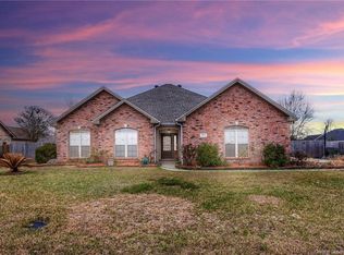 313 Hampton Ct, Lake Charles, LA 70605