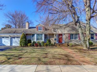 106 Euston Rd, Garden City, NY 11530