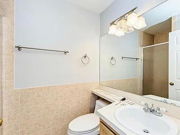 5th image of 502 S Willow Ave