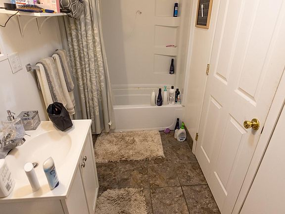 2nd image of 715 Newport Pl