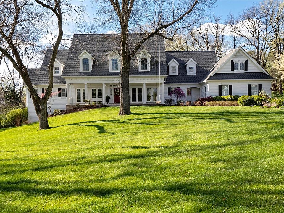 1st image of 5 Huntleigh Manor Ln