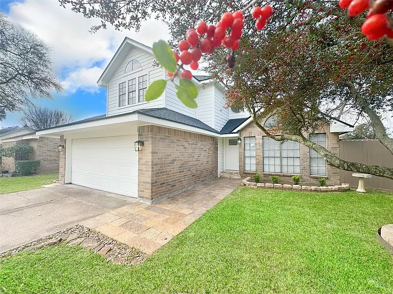 9843 Stableway Dr — Photo 3