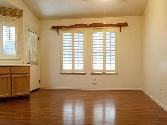 5th image of 1380 Hoover Pl