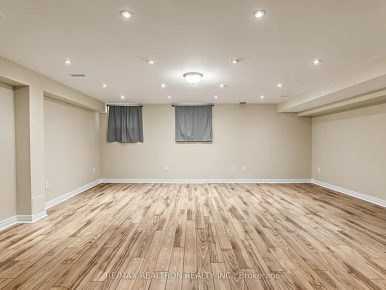 142 Mistywood Cres W — Photo 39
